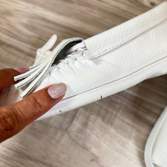 Minnetonka White Leather Women's Moccasin Size 5.5 - Picture 7 of 15